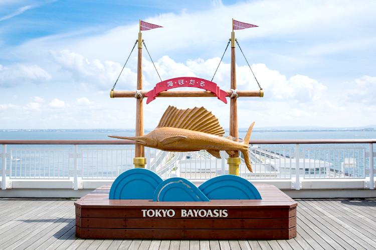 記念撮影用オブジェ 食べる 買う 遊ぶ 海ほたる 東京湾に浮かぶパーキングエリア